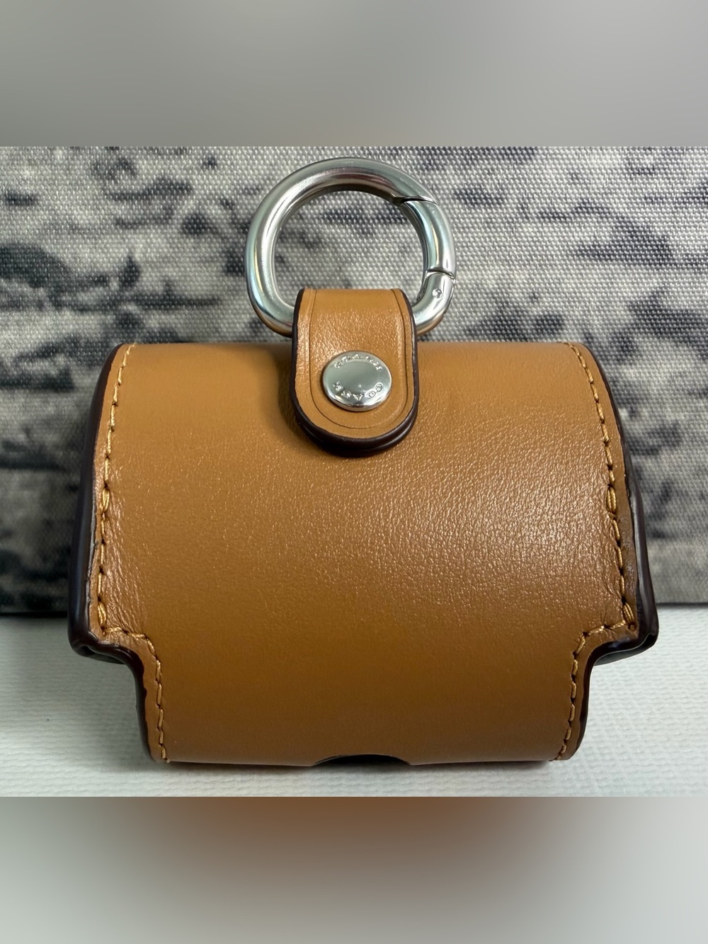 EUC Coach Large Wireless Earbud AirPod Pro Case Light Sand Brown Leather C3749 - Picture 8 of 11